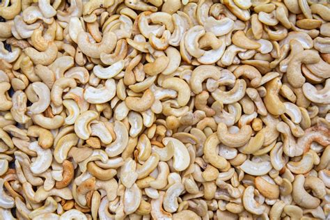  Cashew Nuts - Sustainable Sourcing and Innovative Applications in Food Production